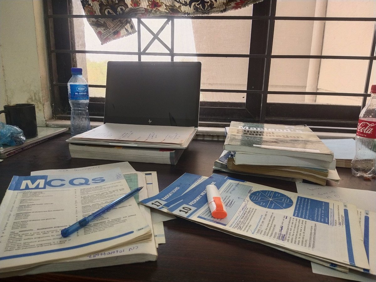 جوانی کے دن ایک ہی کمرے میں گزر رہے ہے...