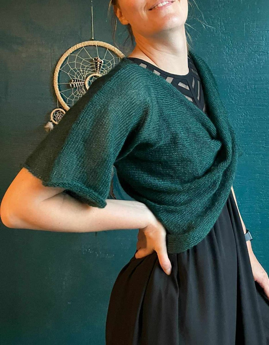 SuperSoftKnits's tweet photo. mohair & silk cropped bolero 🧶 Handmade, short sleeves, twist design — perfect for yoga or layering #handmade #knitwear #yogasweater #croppedsweater #mohair #bolero
https://t.co/uAxke2bEK2 https://t.co/JrpJh38d8e