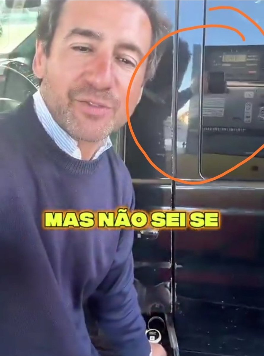Oh <a href="/Pedro_Frazao_/">Pedro dos Santos Frazão</a> então filma-se enquanto a abastece o veículo contra todas as normas de segurança?!