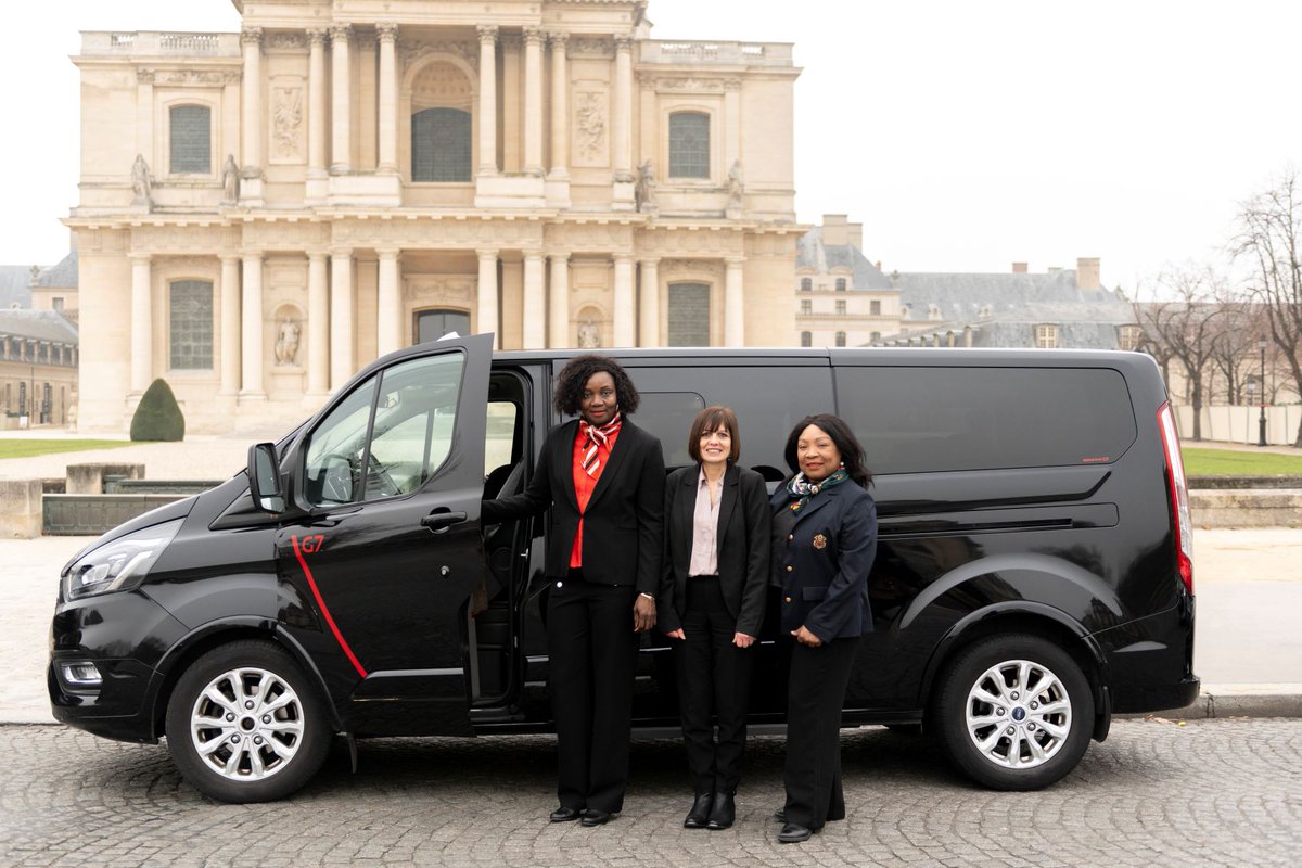 TAXISG7's tweet photo. Journée internationale des droits des femmes : retrouvez le portrait d’Odile Njiki, chauffeure de taxi affiliée G7 depuis 12 ans, par @MarionMancho pour Marie France, qui présente les avantages du métier.

https://t.co/l20q7KuZbH

#G7Taxis #G7Paris #Paris #Excellence #JournéeInternationaleDesDroitsDesFemmes
