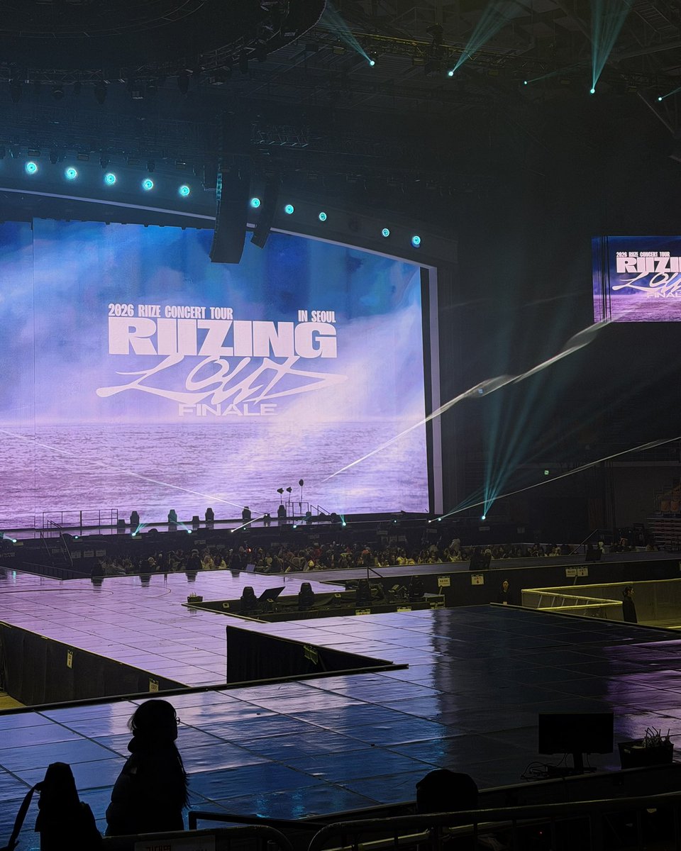 jellyakim's tweet photo. riizing loud in seoul (•˕ •マ.ᐟ https://t.co/ifZU4D4Nbg