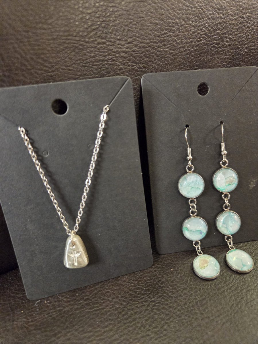 Rotherhamcreat2's tweet image. What a fantastic 2 weeks of Jewellery making. Firstly, beautiful Alcohol Ink painted pieces and then today our Silver Clay Pendants. Lots of new skills for everyone who joined us. Brilliant job done by our lovely learners. #awesomeadults #alwayslearning #newbusiness
