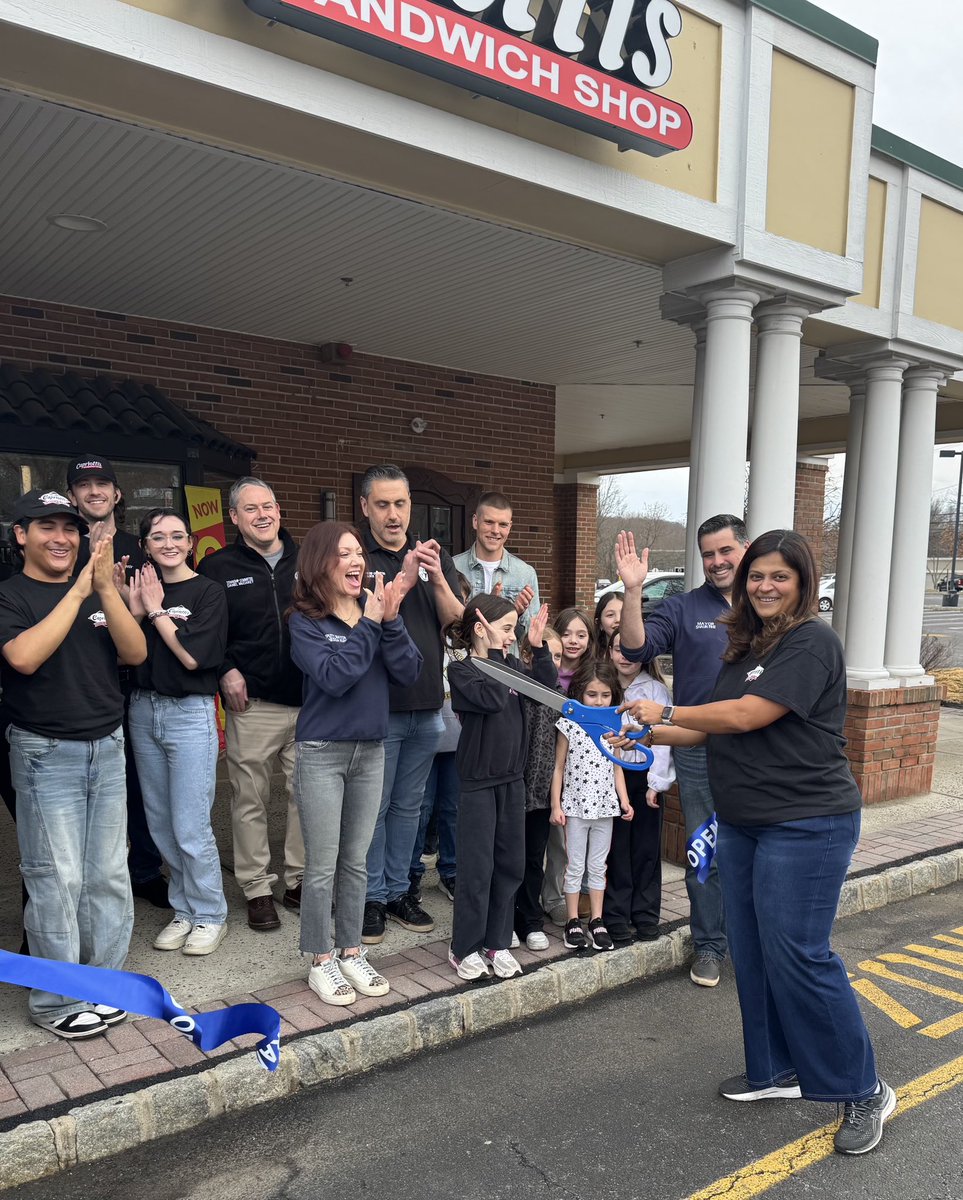 The Warren Township Committee attended the ribbon cutting yesterday to celebrate the soft opening of Capriotti’s Sandwich Shop, located at 68 Mountain Boulevard. 
 
We wish the Capriotti’s team great success and encourage residents to stop by and welcome them to Warren!
