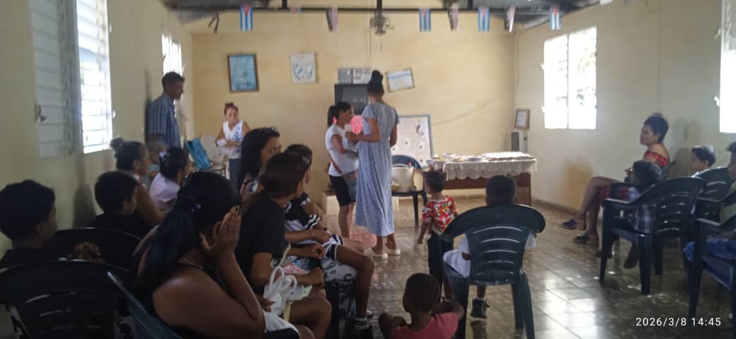 katia_mato's tweet photo. En conmemoración al día internacional de la mujer los trabajadores de la Sala de Televisión de Río Seco realizan actividades con intercambio de regalos https://t.co/NGNQw0kVGC