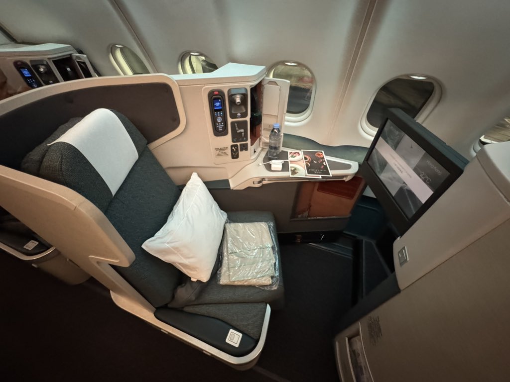 88888Human tweet media