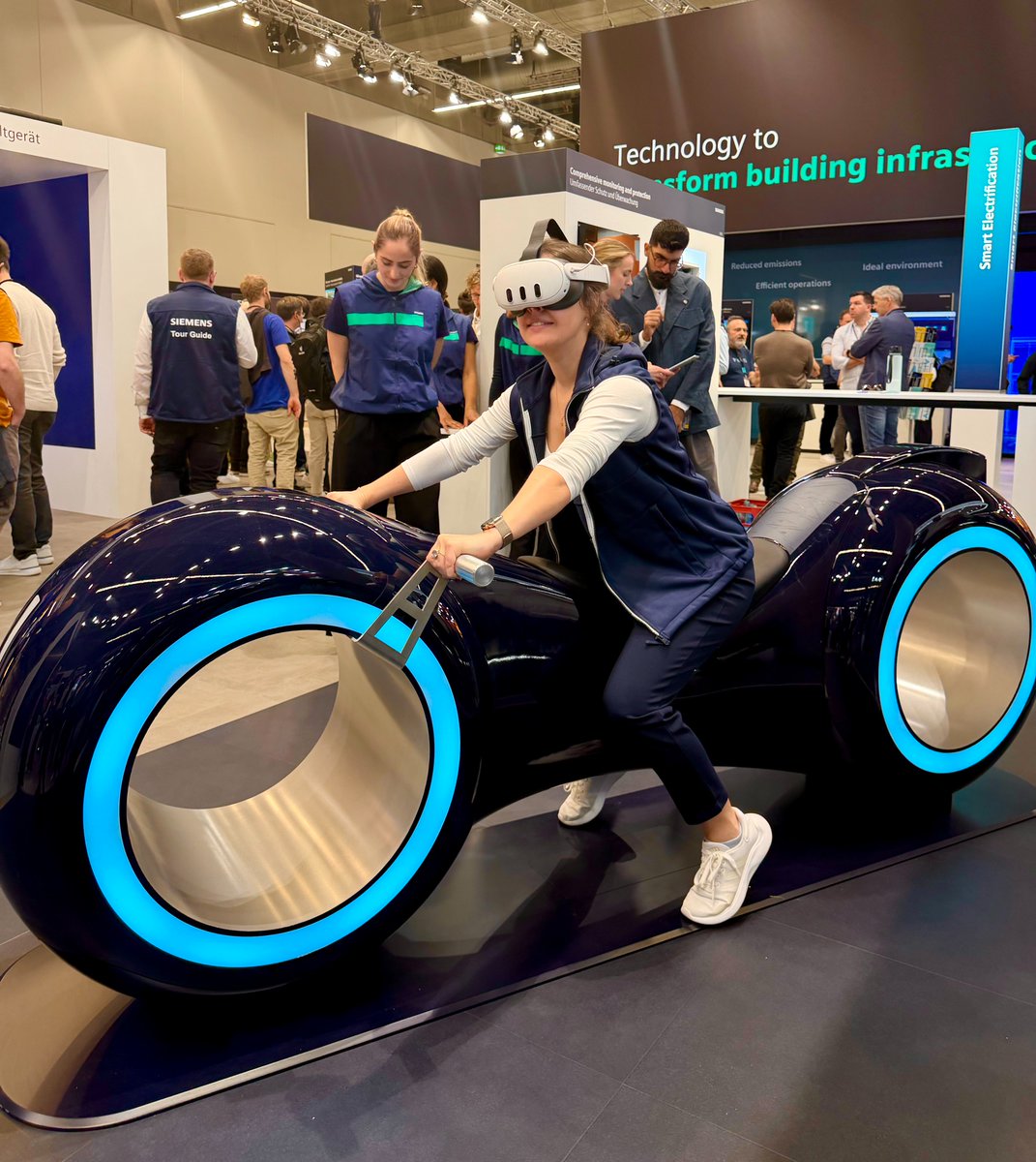 SiemensInfra's tweet image. Greetz from @Light_Building.

By combining the real and digital worlds, we're making #SmartBuilding technology more accessible.

Stay tuned for the journey from traditional to smart to autonomous buildings. #LB26

siemens.com/global/en/comp…