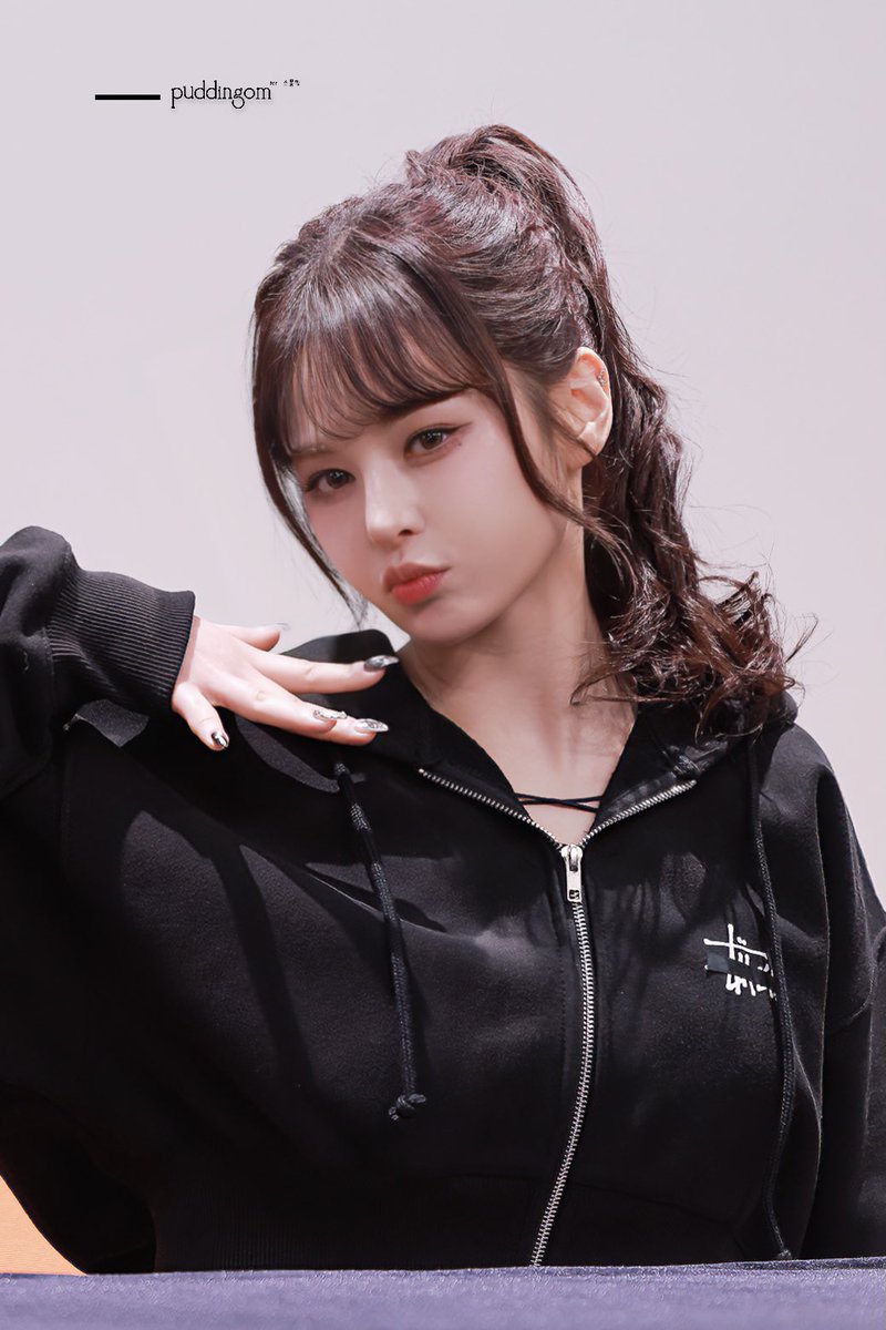 puddingom0519's tweet photo. 260308 이유 

#이유 #EU 
#에버글로우 #EVERGLOW https://t.co/7RaBh1BI5k