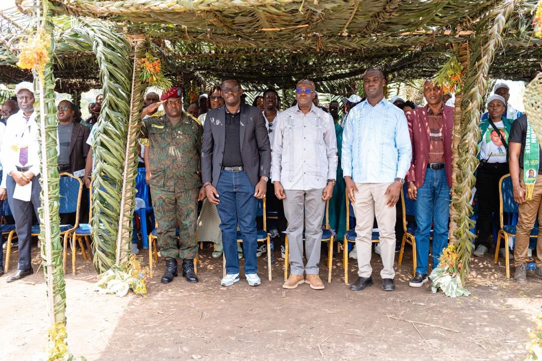 Raissabulela1's tweet image. De Nzenze à Loma, l'élu de Mbanza-Ngungu transforme le quotidien. 3 ouvrages inaugurés ce samedi : le Pont Nzenze (8 villages connectés), le Pont « Vova ye Vanga » et la cabine « Mukoko Samba 2 ». La fierté d'une circonscription. 🇨🇩 #Elections2023 #Bilan @DMukokoSamba