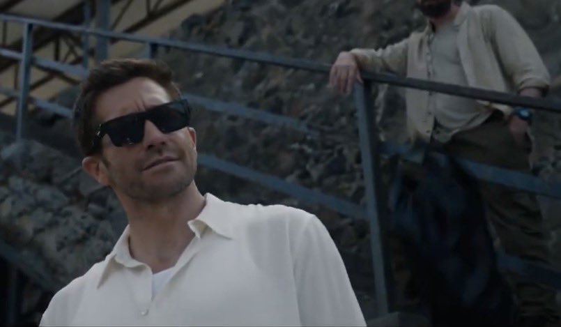 Nobody carrying the bag in the scene was funny af in the trailer 😂