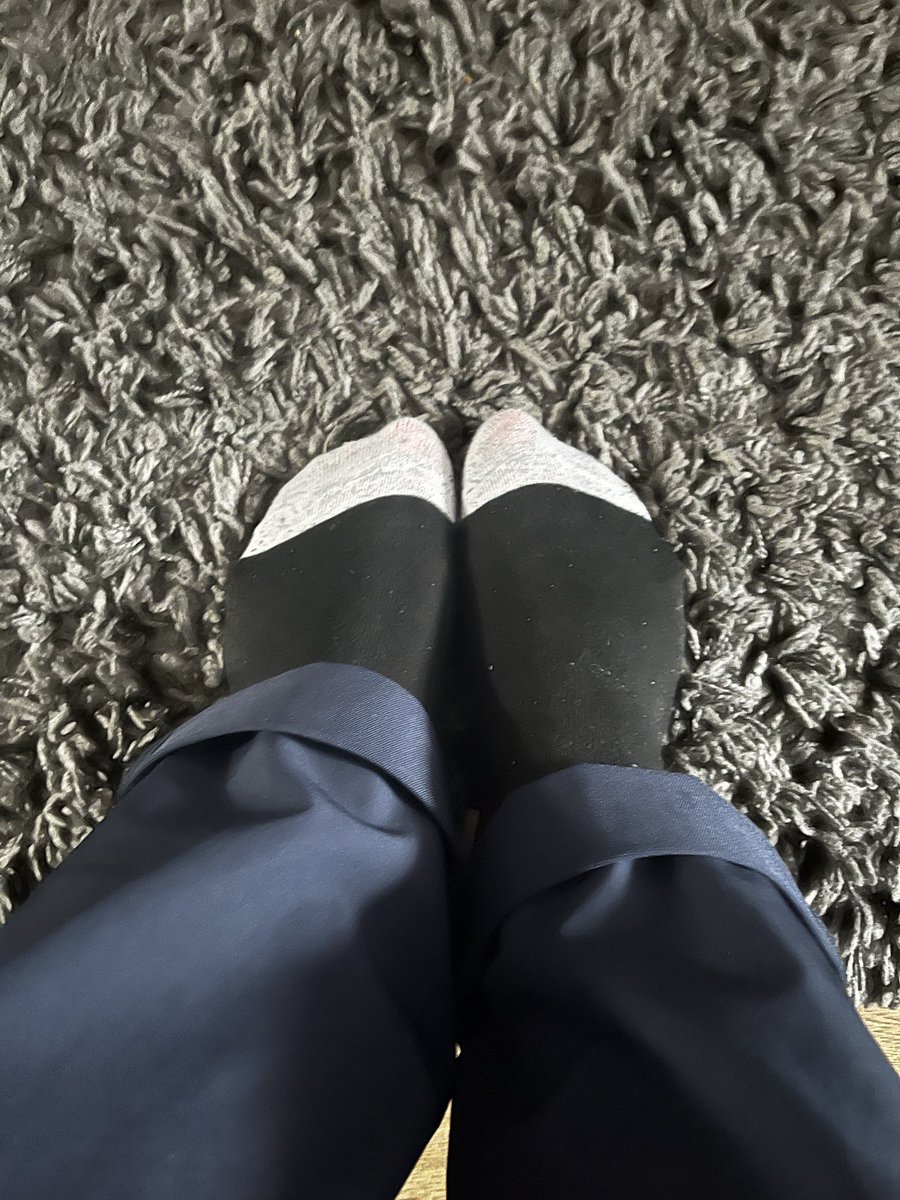 ToetallyCute26's tweet photo. Long day at work. Time to pull of my socks and relax 🥰🦶🏻 

#feet #feetfetısh #feetworshi̇p https://t.co/vbD1g4a9cc