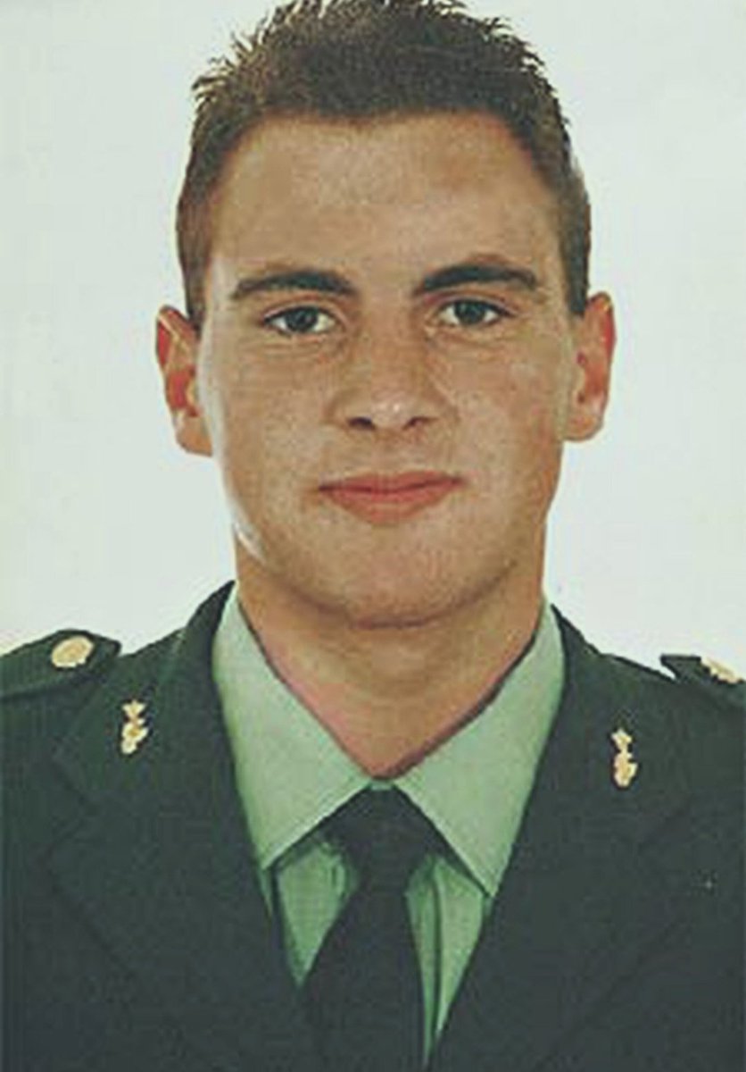 voxsincomplejo's tweet photo. Qué poca memoria tienen algunas personas, ETA asesinó a nuestro hermano,Antonio Molina, con tan solo 27 años y toda una vida x delante
    Te dirán q hay q avanzar, pasar pagina, pero yo digo q el día del juicio final no habrá escusas, ni mentiras y ahí vendrá el crujir d dientes https://t.co/7nFeICVoV6