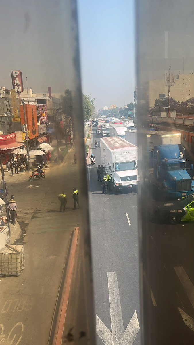 clersi's tweet image. @trafico889  tránsito parado Tlalpan el bloqueo  en metro portales