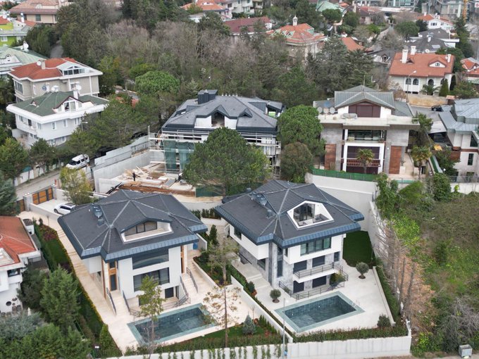 hakim 1.5 milyarlık villaları 15 milyona nasıl aldın diyor, herif 800 bin oy fark attım diyo 🤣