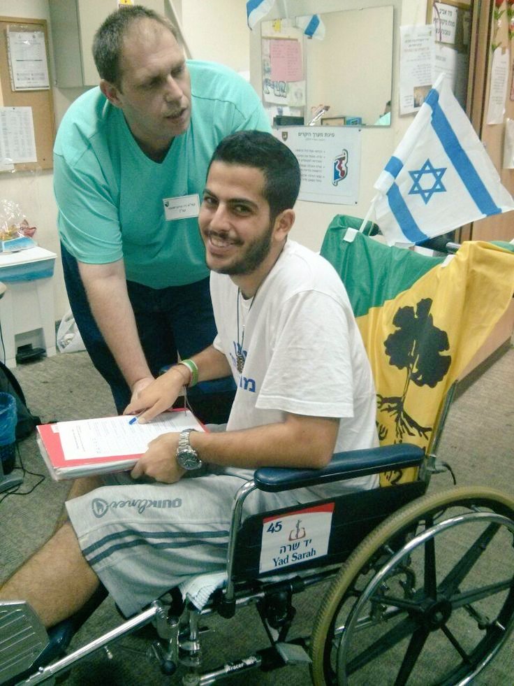 An Israeli soldier is smiling even after being injured.

This is the true strength of Israel they protect their country with a smile at all times. 🇮🇱💪🙂

Please give ONE SALUTE to him.