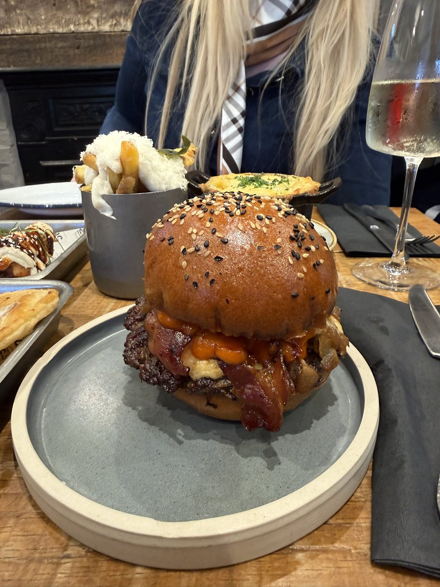 MachineGunLukey tweet media