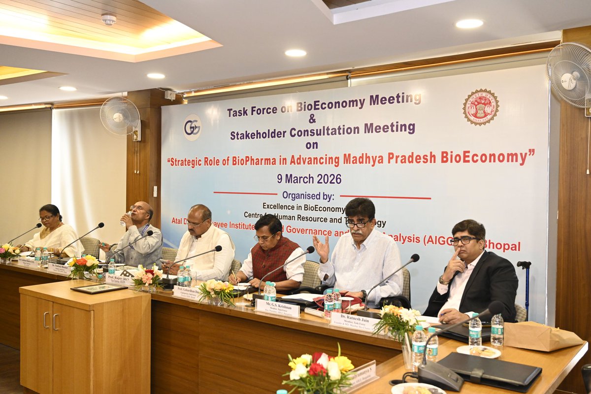 mkjbpl3's tweet photo. Participated in A Task Force on BioEconomy Meeting was organized @AIGGPA in presence of Prof. Rajeev Dixit, Vice Chairman, under the chairmanship of Prof. Gobardhan Das, Director, @iiserbhopal to explore opportunities in BioAgri, BioPharma, BioMedical, BioIndustry and BioResearch https://t.co/LM4t2tF3A2