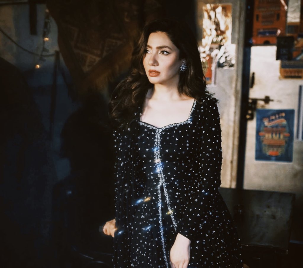 #MittiDeBaway || Counting the days to see them together , come fasterrr ♣️♟️🖤✨
#WahajAli x #MahiraKhan