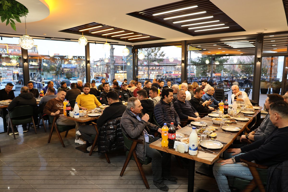 🌙 Göreme Belediyesi olarak geleneksel iftar yemeğinde buluştuk. Hep birlikte aynı sofrada Ramazan’ın bereketini ve paylaşmanın güzelliğini yaşadık. Birlik ve beraberliğimiz daim olsun! ✨

#KapadokyanınBaşkenti
#GöremeBelediyesi