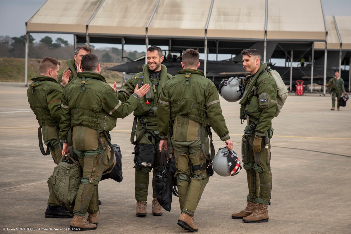 Armee_de_lair's tweet image. 12 #Rafale 15 adversaires 1h30 de combat air/air.
Au-dessus de l’Atlantique, l’escadron de chasse 3/30 “Lorraine” a relevé le défi de la Rogues Cup 2026.
🔵Blue : défendre la zone
🔴Red : percer le dispositif
Entraînement haut du spectre, inter-escadrons, cohésion : à la Châsse !