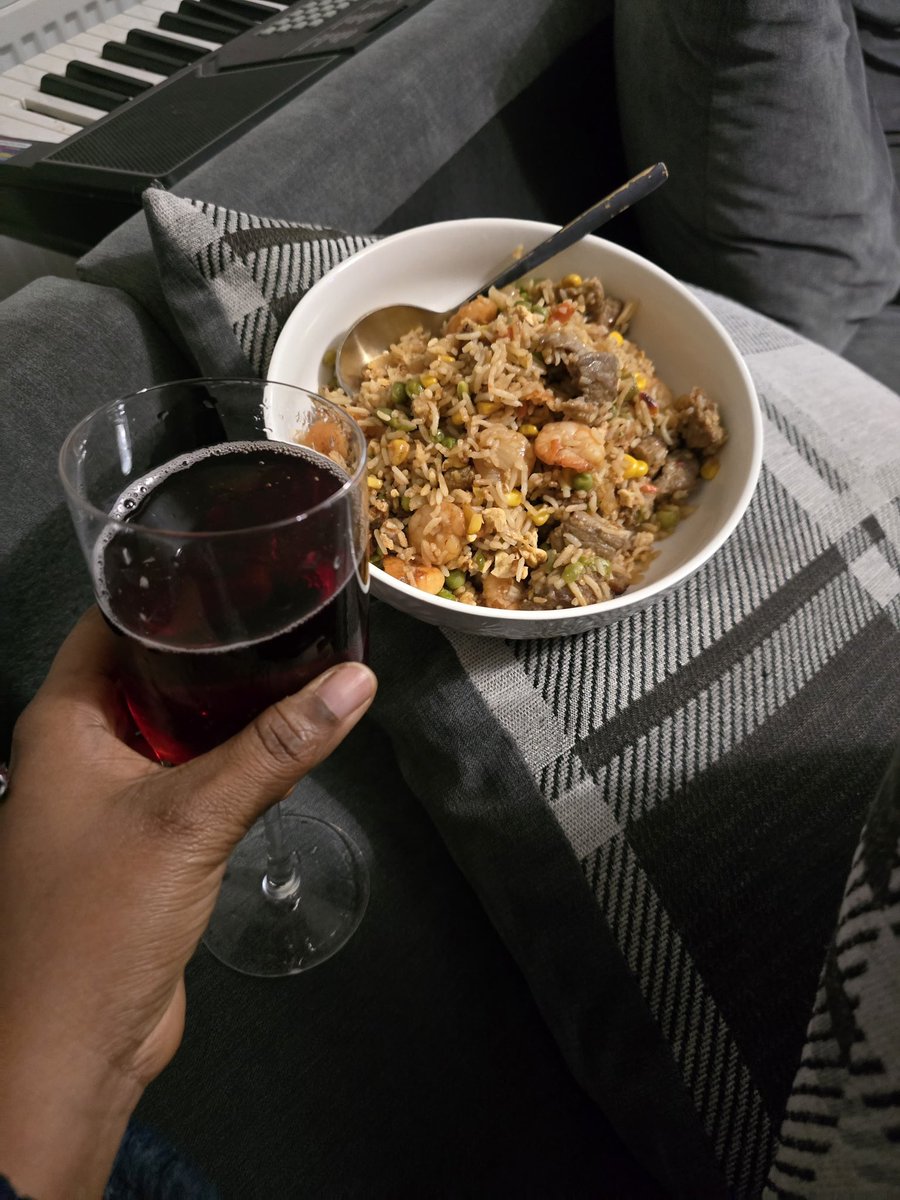 mz_dewa's tweet photo. One thing I have enjoyed on my weightloss journey is eating proper food. 
I have not cut out carbs, will never . 
It has taken me 5 months if counting by a stretch to lose 13kg. I don’t care how long it takes . I eat at least 2 -3 times a day.  

I have 10-14kg to get back to my pre pregnancy weight. I don’t check the scale as it’s really useless for me.