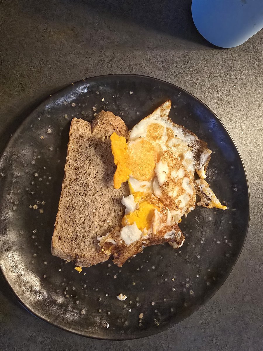 mz_dewa's tweet photo. One thing I have enjoyed on my weightloss journey is eating proper food. 
I have not cut out carbs, will never . 
It has taken me 5 months if counting by a stretch to lose 13kg. I don’t care how long it takes . I eat at least 2 -3 times a day.  

I have 10-14kg to get back to my pre pregnancy weight. I don’t check the scale as it’s really useless for me.