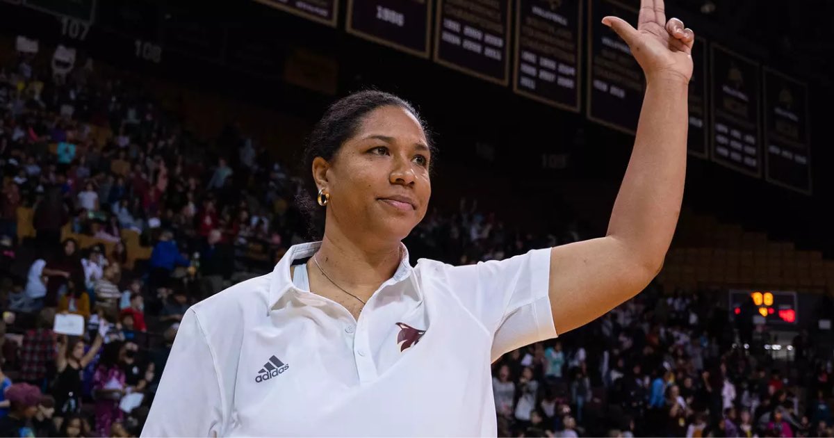BREAKING: Texas State will part ways with head women’s basketball coach Zenarae Antoine, sources told <a href="/On3/">On3</a>. 

READ: on3.com/her/news/texas…