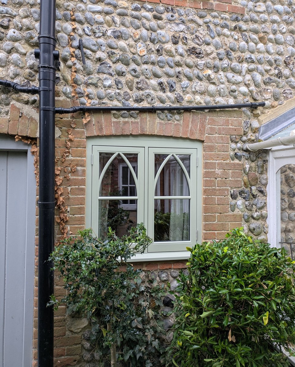 HarlestonJoiner's tweet photo. Some fantastic Gothic Arch Windows manufactured and fitted by us recently. 
Finished in Farrow &amp; Ball French Grey and fitted with From The Anvil Monkey Tail fittings. 
Full double glazing &amp; draught seal installed, this customer will feel the benefits in all seasons. 
😍 https://t.co/vDinOiABsm