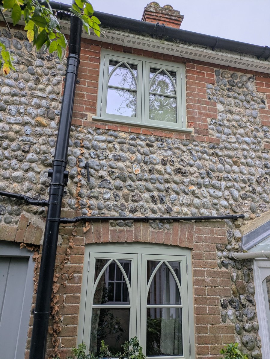 HarlestonJoiner's tweet photo. Some fantastic Gothic Arch Windows manufactured and fitted by us recently. 
Finished in Farrow &amp; Ball French Grey and fitted with From The Anvil Monkey Tail fittings. 
Full double glazing &amp; draught seal installed, this customer will feel the benefits in all seasons. 
😍 https://t.co/vDinOiABsm