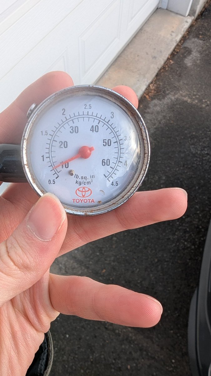 I beg you please check your tire pressure monthly 😭😭😭😭😭