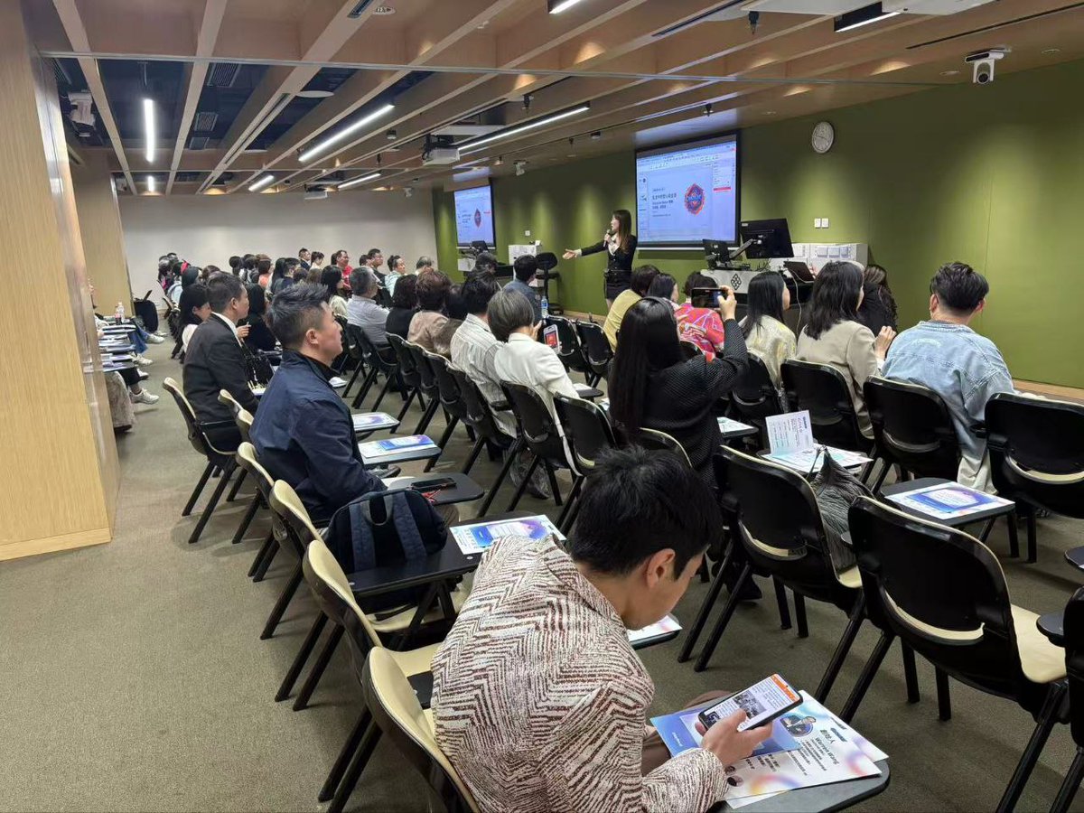 You thought we were done?

We hosted a seminar at Hong Kong where members of the CrazyLive community came together for discussions around markets, strategy, and the ideas shaping the ecosystem.

During the event, three participants were selected to receive 888 CrazyLive tokens as