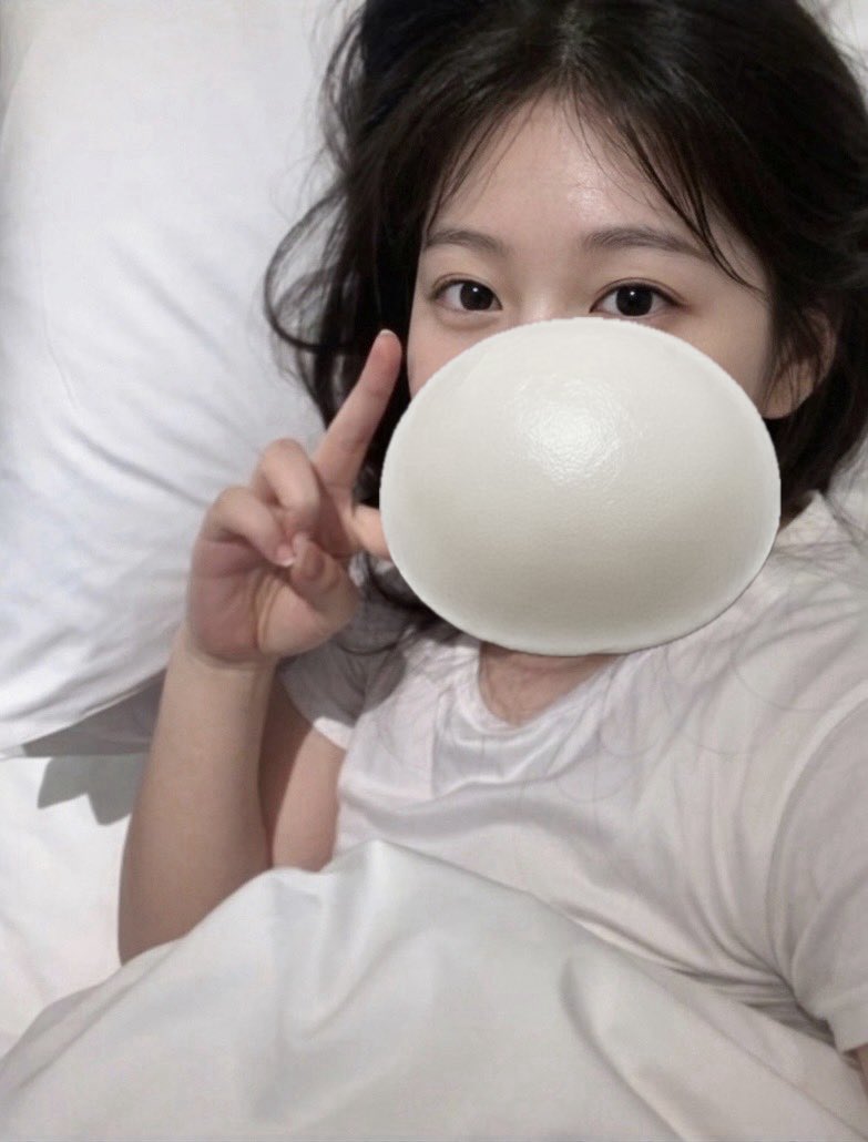 오늘은 도저히 개펀즈라서
걍 누워버렸사옵니다~
막걸리는 아니야아니야..
주술회전 정주행 해볼까하는즁~