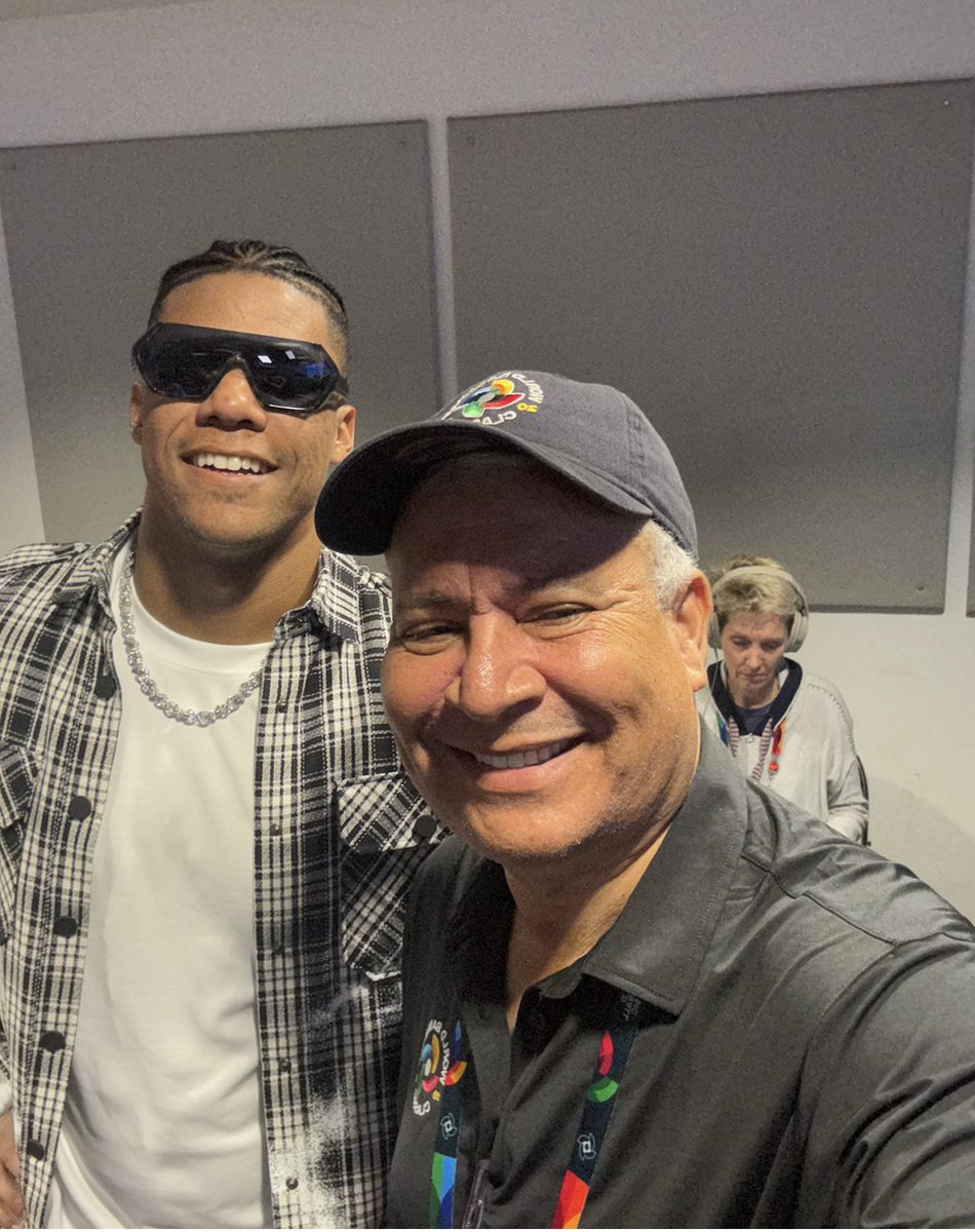 fplaceres1's tweet photo. Felicitar al equipo dominicano aquí en Miami por la demostración de talento durante su participación en el Clásico Mundial de BÉISBOL. https://t.co/PgKbQsXTeQ