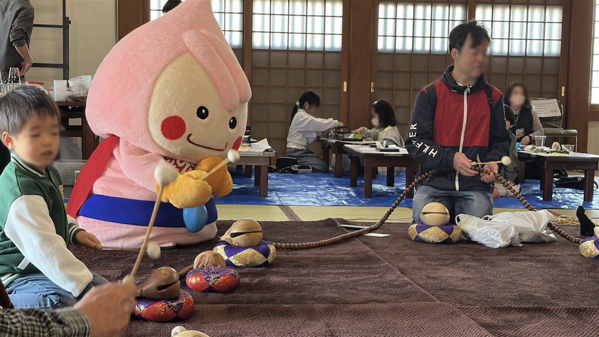 先週の土曜日に「 #大雲寺まつり #花まつり 」にお邪魔してきたぎゅよ♪
雨の心配があったぎゅけど、晴れてイベントびよりだったぎゅ～～っと🌞

ぼくといっしょに遊んでくれた、おともだちのみんな～～♪ありがぎゅ～～っと♪