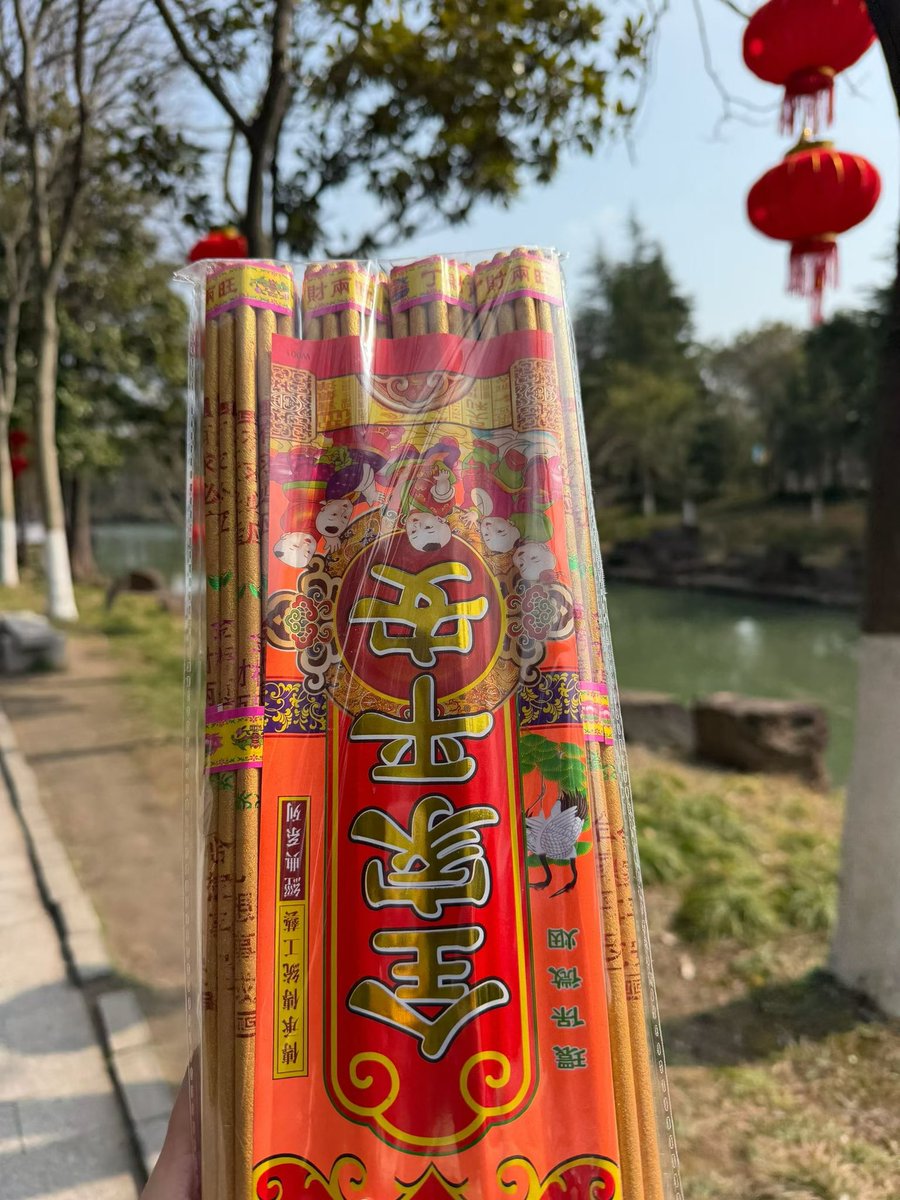wen_ya520's tweet photo. 几十块的香，许几千万的愿 https://t.co/OYcI9Qourc
