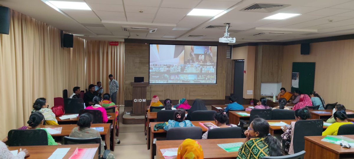 ગાંધીનગર જિલ્લામાં lokos transction &amp; Cut off એન્ટ્રી અંતર્ગત બીહાર NRO દ્વારા  તાલુકા વાઈઝ તાલીમ આપવામાં આવી રહી છે. <a href="/GlpcLivelihood/">Mission Mangalam</a>