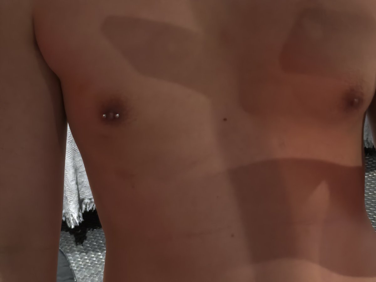 也是有乳钉咯