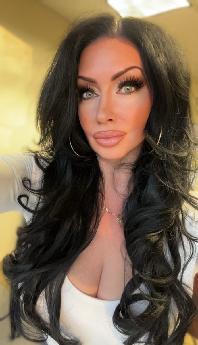 𝕃𝕒𝕕𝕚𝕖𝕤 𝔹𝕣𝕖𝕒𝕜 ℝ𝕠𝕠𝕞 💋 tweet media