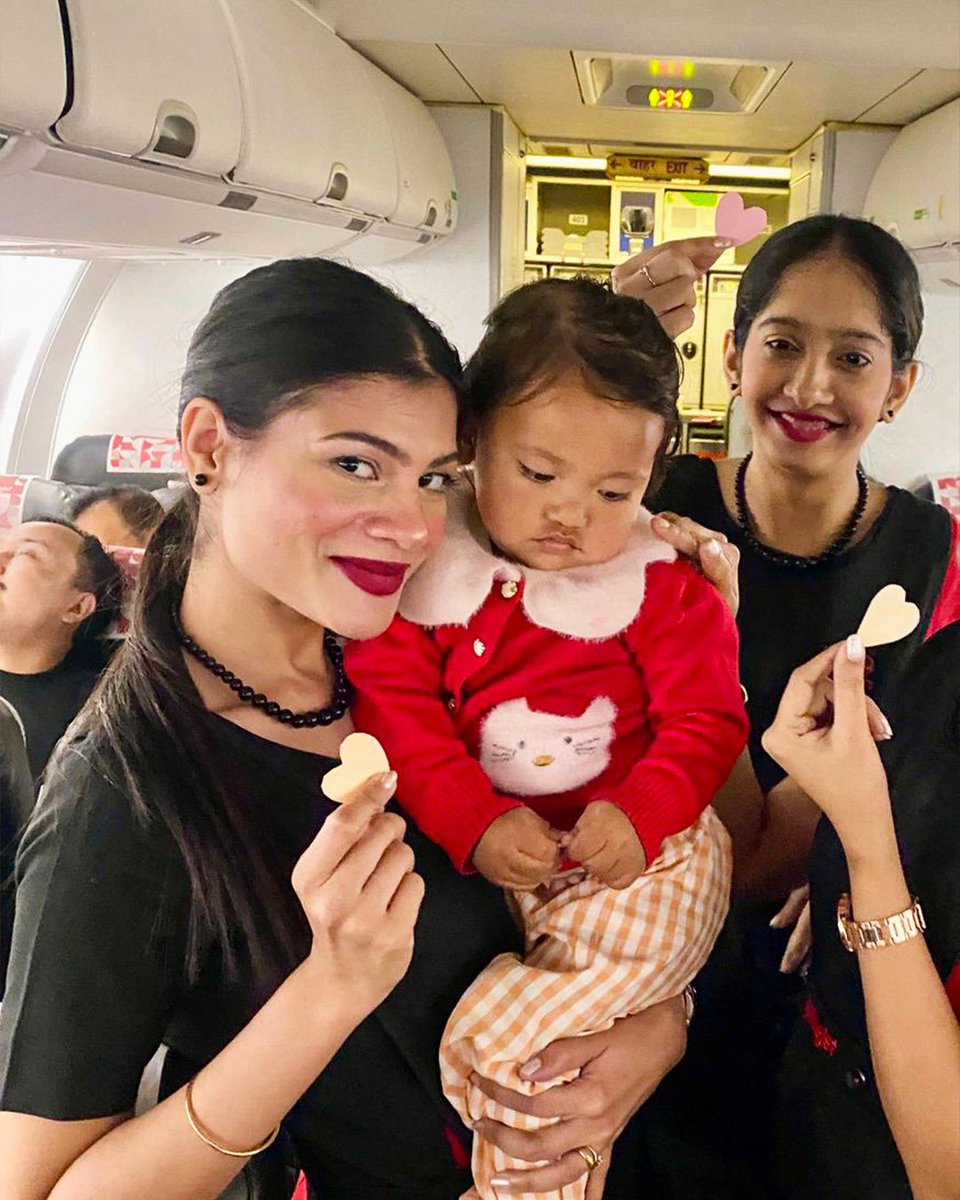 flyspicejet's tweet image. Our cabin crew celebrated Women’s Day by sharing handwritten notes with women on board. ✍️💐
A small note of appreciation for the incredible women around us.

Sharing a few glimpses.

#flyspicejet #spicejet #InternationalWomensDay #aviation #addspicetoyourtravel 

(1/3)