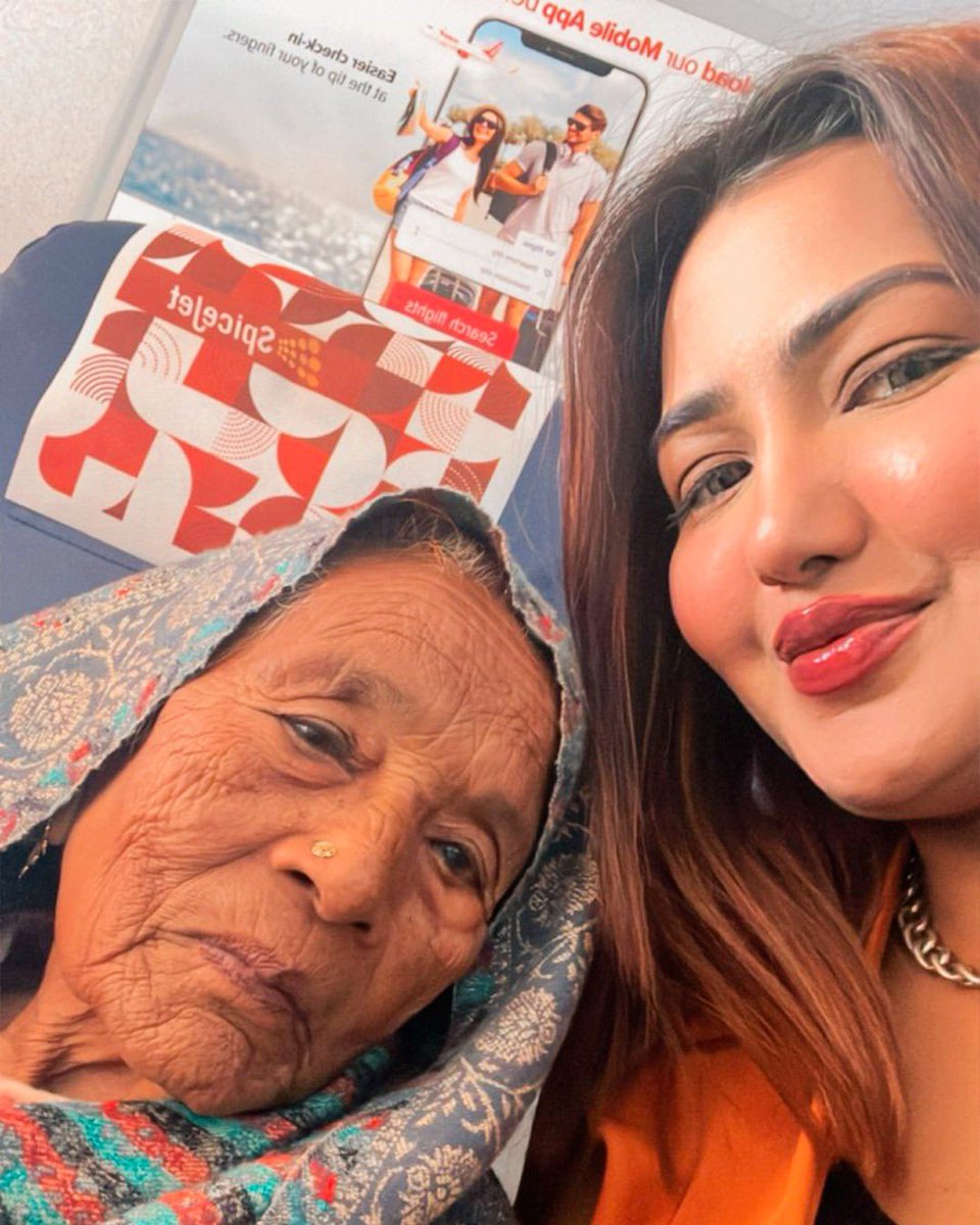 flyspicejet's tweet image. Our cabin crew celebrated Women’s Day by sharing handwritten notes with women on board. ✍️💐
A small note of appreciation for the incredible women around us.

Sharing a few glimpses.

#flyspicejet #spicejet #InternationalWomensDay #aviation #addspicetoyourtravel 

(1/3)