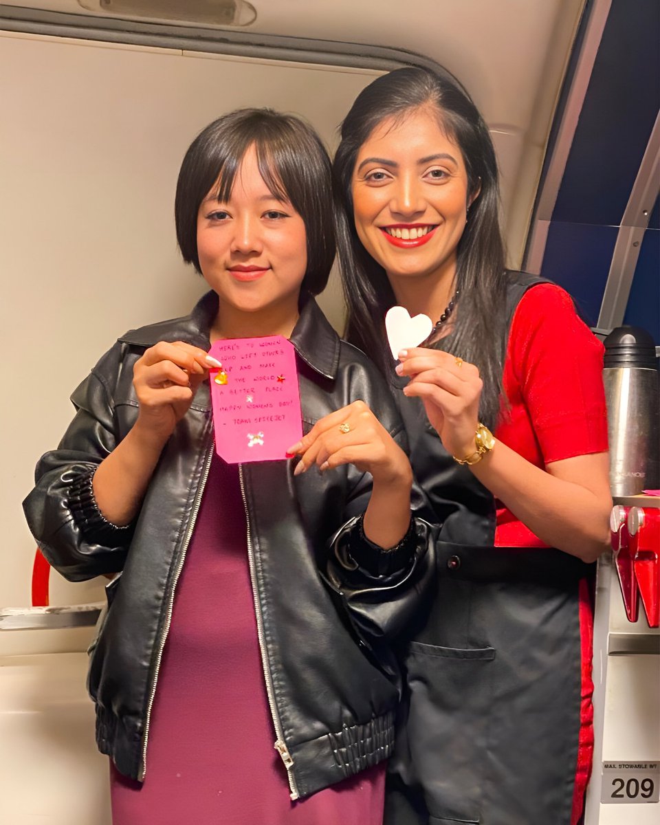 flyspicejet's tweet image. Our cabin crew celebrated Women’s Day by sharing handwritten notes with women on board. ✍️💐
A small note of appreciation for the incredible women around us.

Sharing a few glimpses.

#flyspicejet #spicejet #InternationalWomensDay #aviation #addspicetoyourtravel 

(1/3)