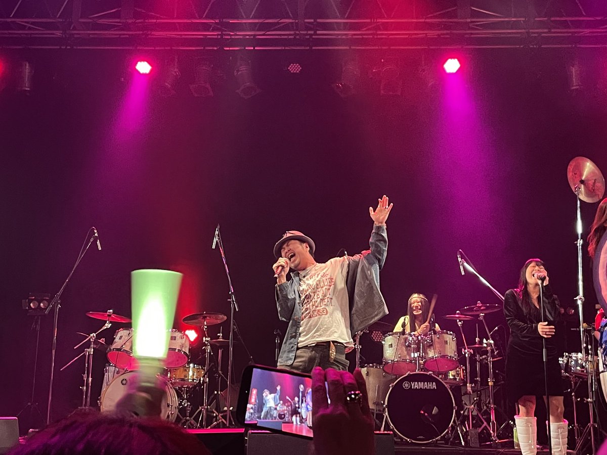 昨日は仕事を急いで終わらせて川崎へ。
トリバンフェスのいとしのエリーズを観てきました☀︎
めっちゃいいポジションで楽しんで、定番曲からレア曲まで堪能。もっと観たかったーー