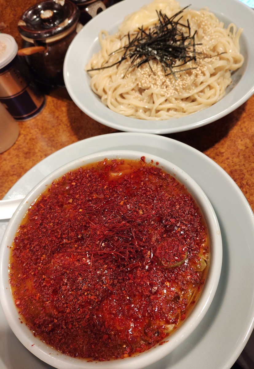 🍜麺の蔵かめだ屋🍜
👨かめちゃんらーめん🐷①
👩旨辛つけそばRED
魚介がフワリと香るホッ😌とする🐢ちゃんスープ🎊旨いな～🥰チャーシューはホロホロで最高すぎ🤩
真紅のつけそばは辛・甘・酸のバランスが最幸で美味しい💮両者共に麺はモチモチウマウマ‼️ごちそうかめだ屋そま💯🈵💯🈵<a href="/2012Kamedaya/">麺の蔵かめだ屋2024【公式】</a>