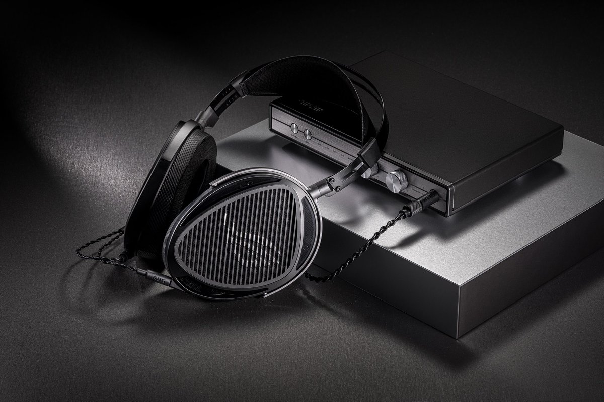 Pingvinpro's tweet photo. 🎧 #ІгровіГарнітури нового рівня
#ROG #Kithara: 100-мм планарні драйвери та балансний 4.4-мм роз'єм — студійний звук для ґеймерів. За $300 це вже виклик ринку аудіофільських навушників.
🚀 Ґеймінг-звук більше не поступиться студійному.
Чи зважились би ви на $300 за гарнітуру? https://t.co/L8QPJKL4s4