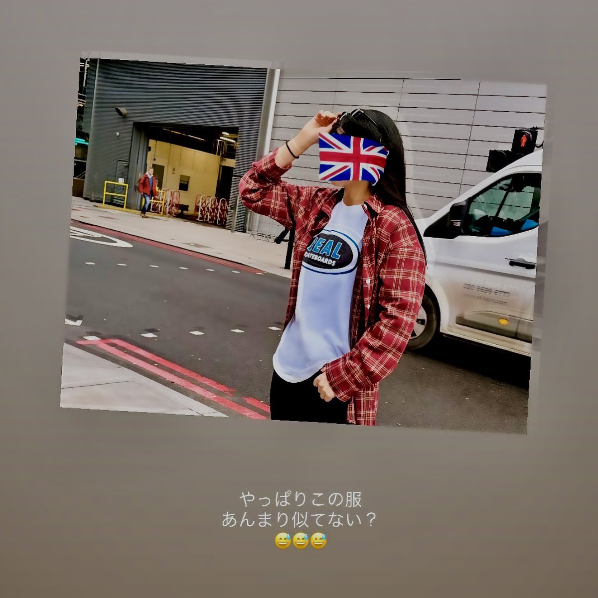 ZARD_BlueSky's tweet photo. 2種類の赤×青×白のシャツ。
毎度チェックシャツは苦戦です..
REALの上に着てる方、本物はユニオンジャック風の配色の素敵なシャツ。
私のには青が入ってないorz

Vol.2　痛いくらい君があふれているよ
寒すぎてダウン脱ぐの辛かった笑
一瞬で撮影 終わらせちゃった..
(これは日本でリベンジいける?!) https://t.co/1vhVPVhUc8