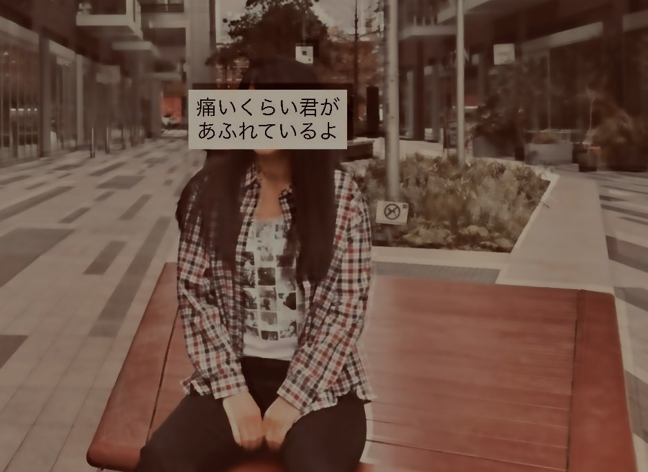 ZARD_BlueSky's tweet photo. 2種類の赤×青×白のシャツ。
毎度チェックシャツは苦戦です..
REALの上に着てる方、本物はユニオンジャック風の配色の素敵なシャツ。
私のには青が入ってないorz

Vol.2　痛いくらい君があふれているよ
寒すぎてダウン脱ぐの辛かった笑
一瞬で撮影 終わらせちゃった..
(これは日本でリベンジいける?!) https://t.co/1vhVPVhUc8
