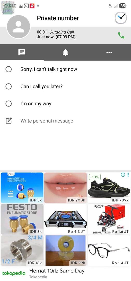 tanyarlfes's tweet photo. 💚 semingguan ini mamaku ktnya tiap call wa muncul kaya gini, mamaku pengguna s4msung, ada yg pernah ngalamin sama? cara ngilanginnya gmn ya? takutnya mamaku kepencet iklan2 gt dr t0kped tp hpnya gada appnya (link dari temennya) https://t.co/OaR5IZg60x