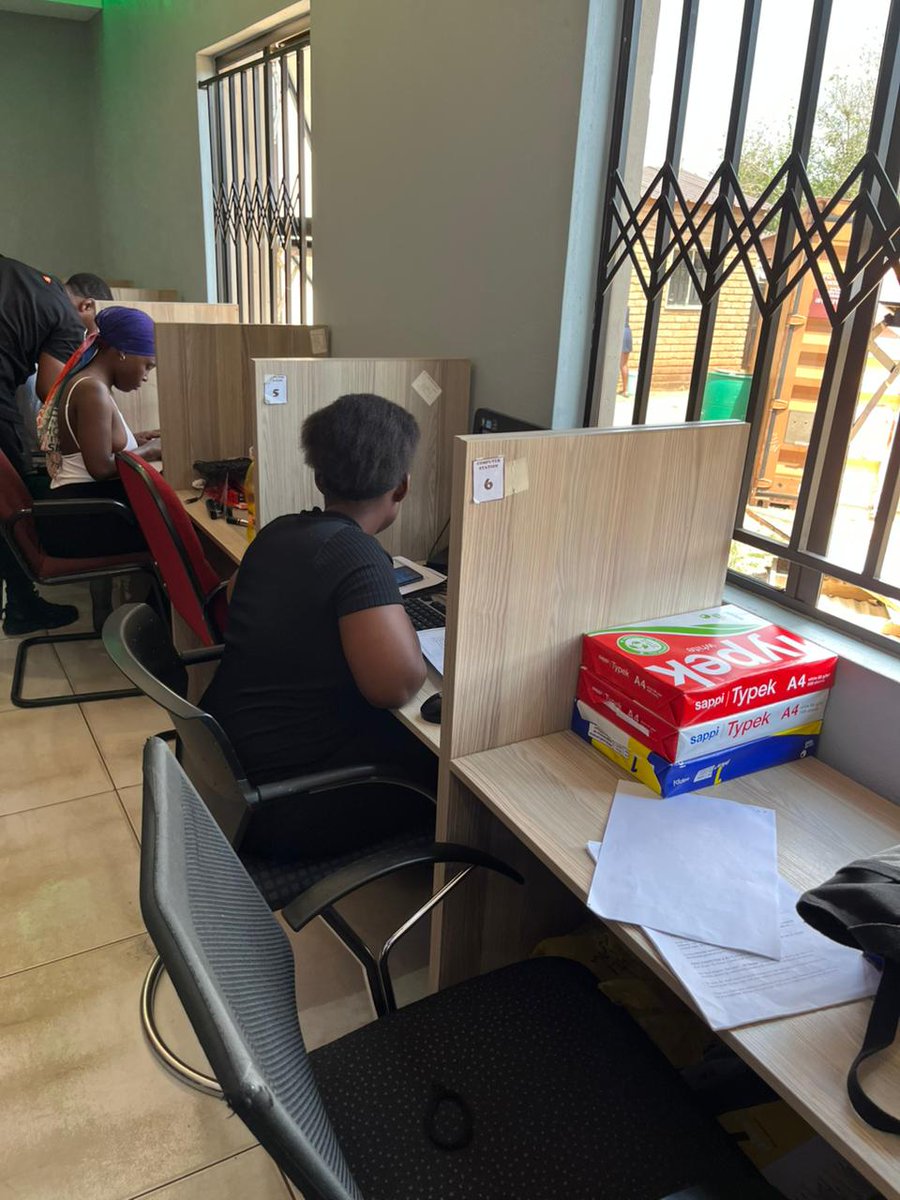 LNYP_SA's tweet photo. End User Computing – Month 2 in Action! 💻

Our students are building essential digital skills, from professional documents in Microsoft Word to spreadsheets in Microsoft Excel 

#YouthEmpowerment #SkillsDevelopment #EndUserComputing #DigitalSkills https://t.co/bOSTt3kadi