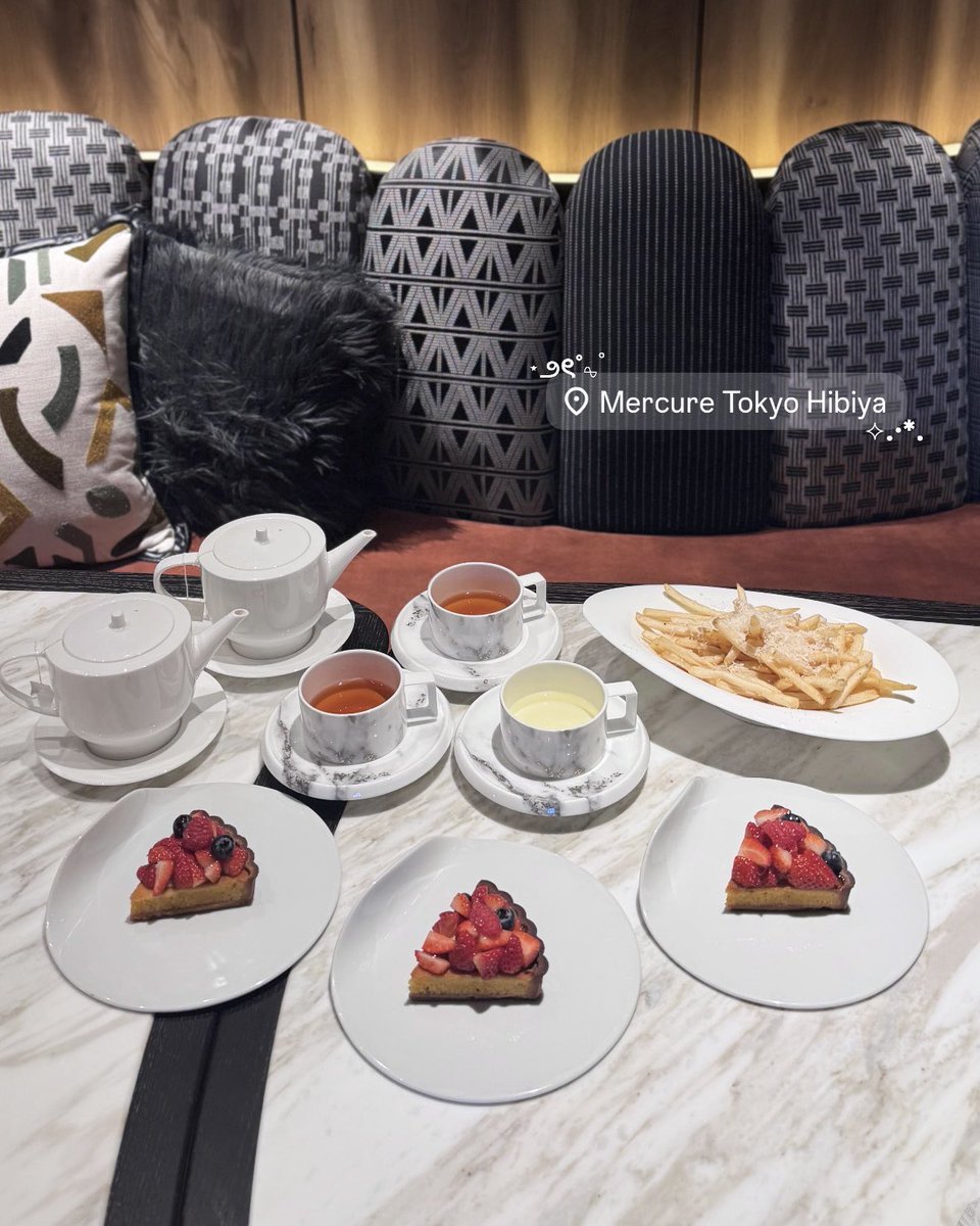 unacha63's tweet photo. メルキュール東京日比谷のケーキセット☕️♡̴︎︎⟡.
いちごが甘くて春感じた,,>  <,,🍓 https://t.co/juBx2y7pTl