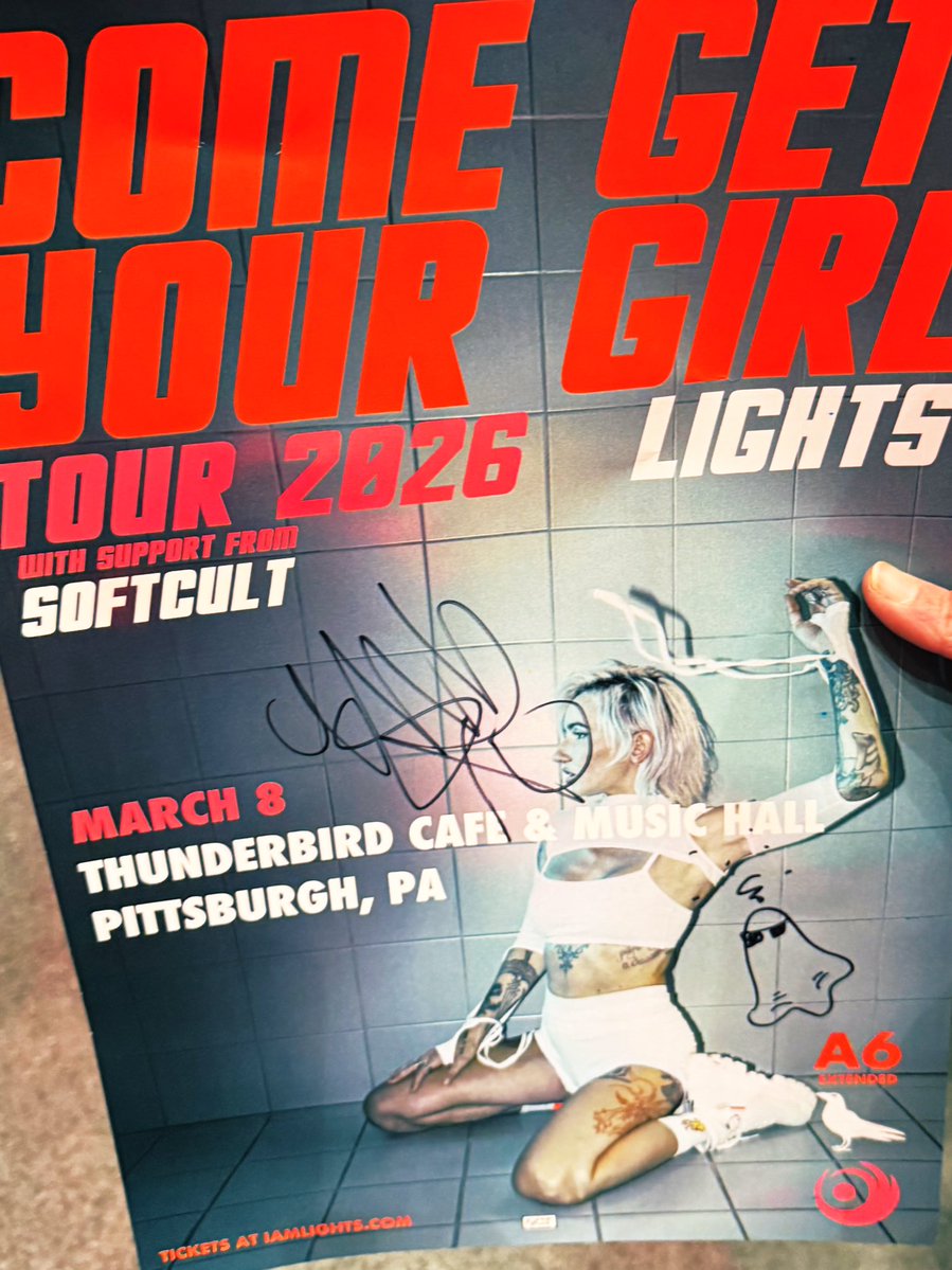 met <a href="/lights/">Lights</a> again and forgot everything i wanted to say as usual but she’s an angel and drew me a ghostie and wore the toast plushie i got her on stage 😭🥹👻🍞