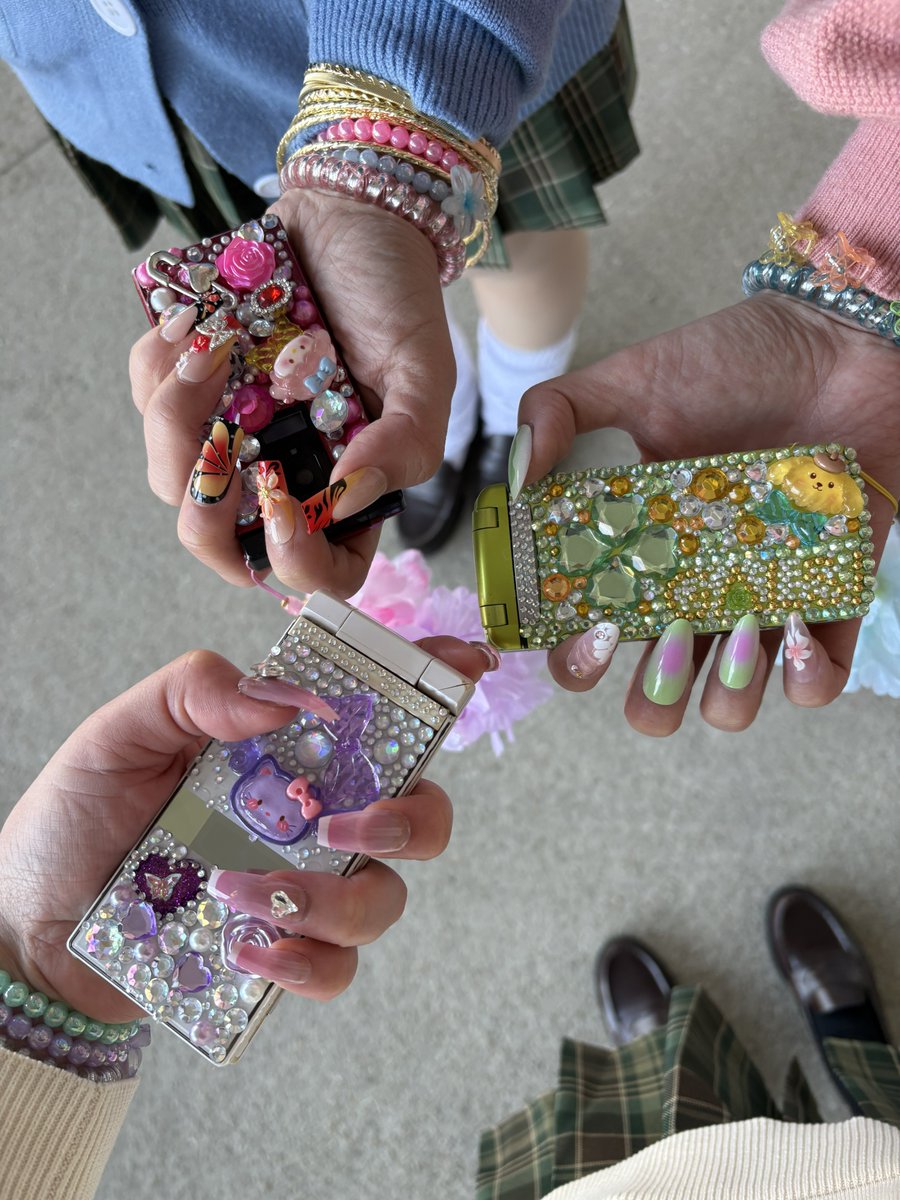 しおん tweet media